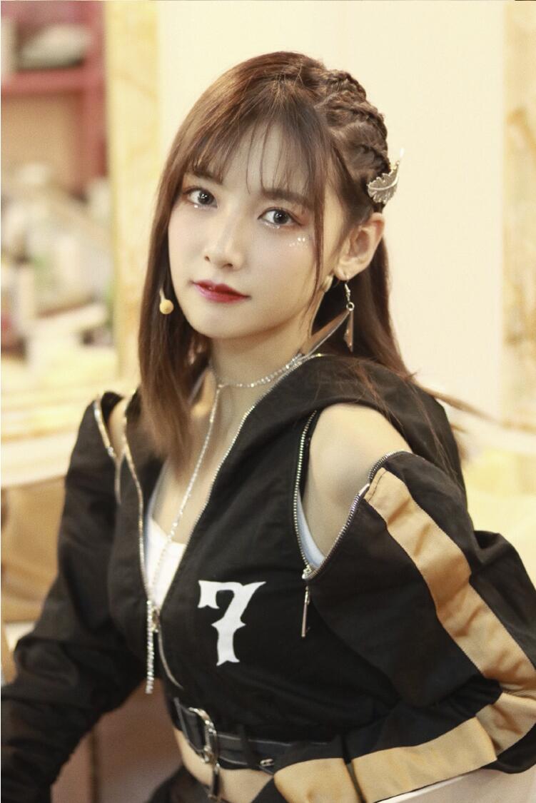 创造营2020的超人气小姐姐赵粤的美图壁纸分享