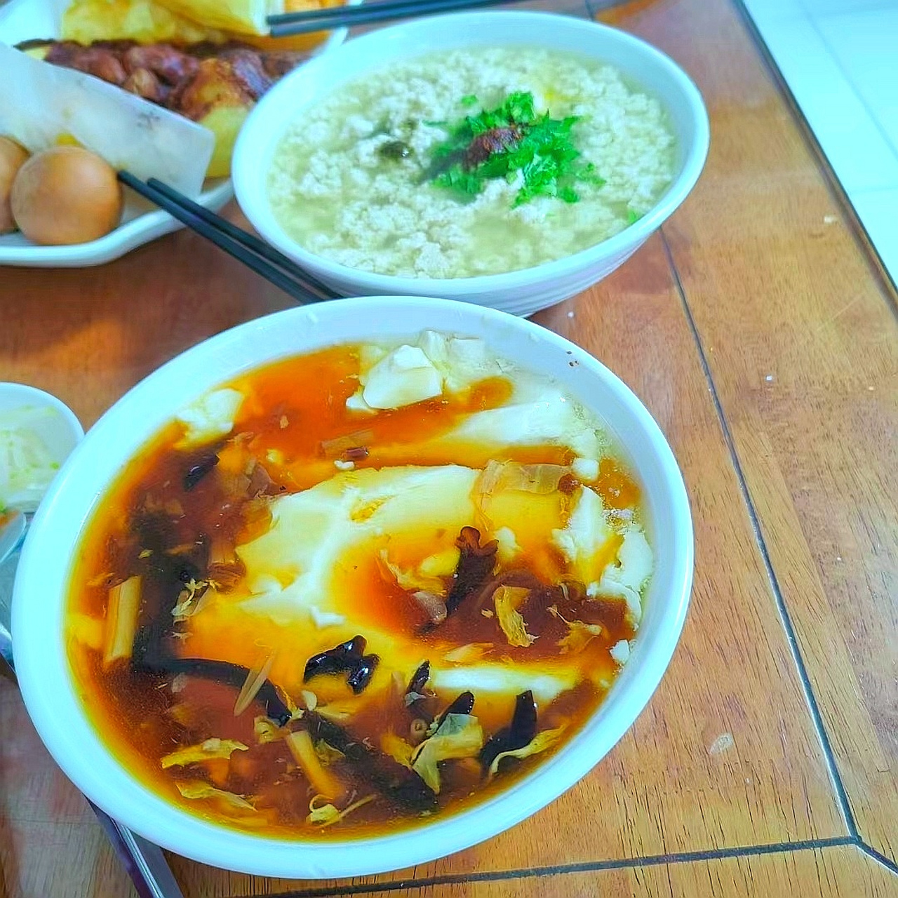 我们这里普遍认为老豆腐和豆腐脑是一回事儿.