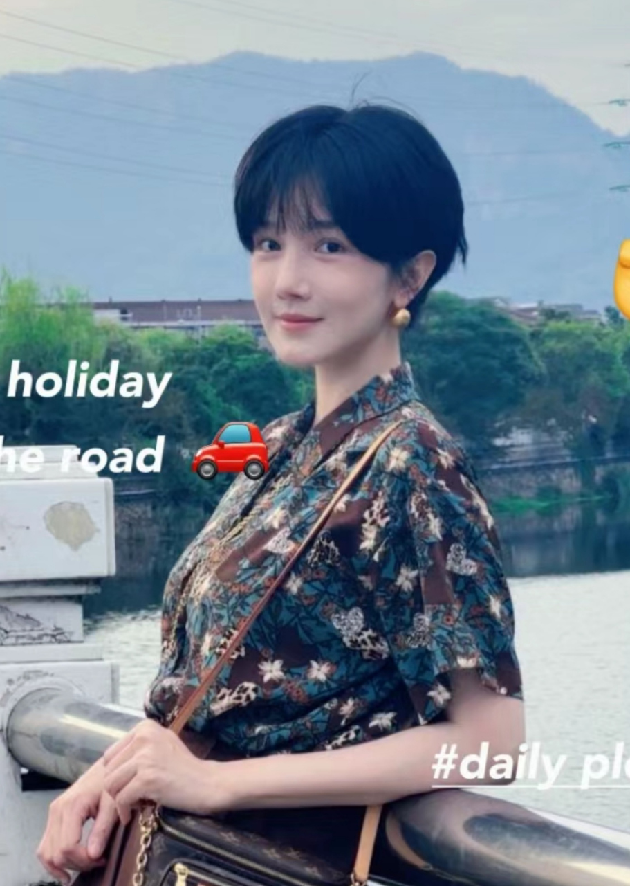 陈小纭晒近照气质变化大,素颜出镜面色憔悴,齐耳短发有种男生的既视感