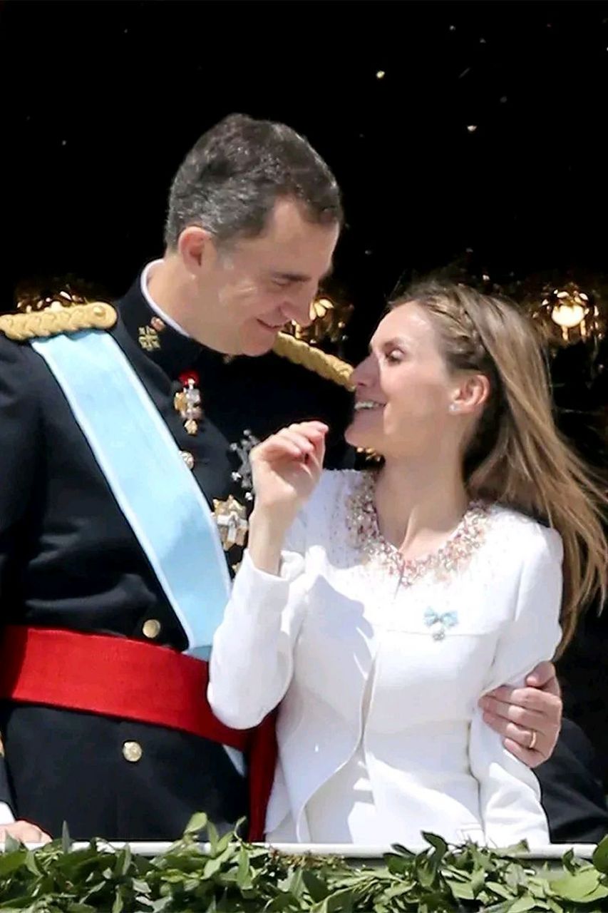 爱一个人的眼神,永远藏不住的,看费利佩国王一脸溺宠地看着莱蒂齐亚