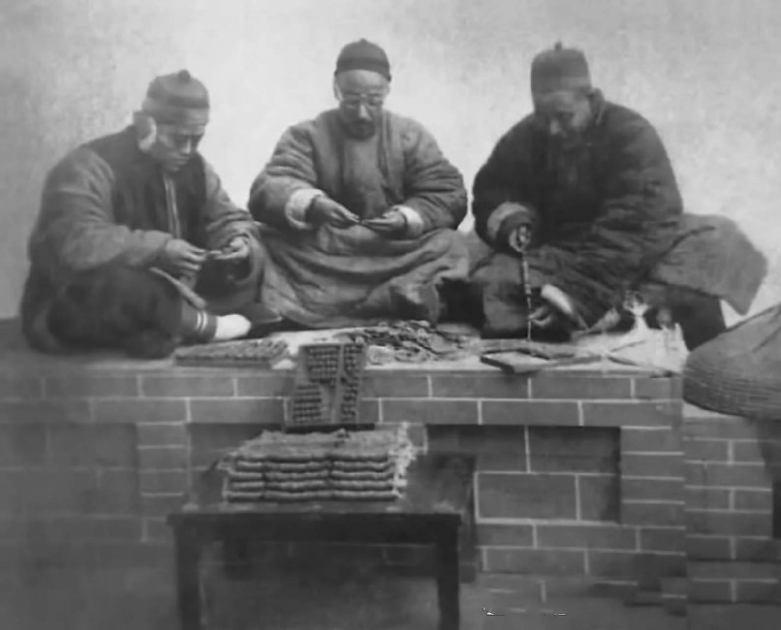 真正的地主图片 数钱数到手抽筋啊