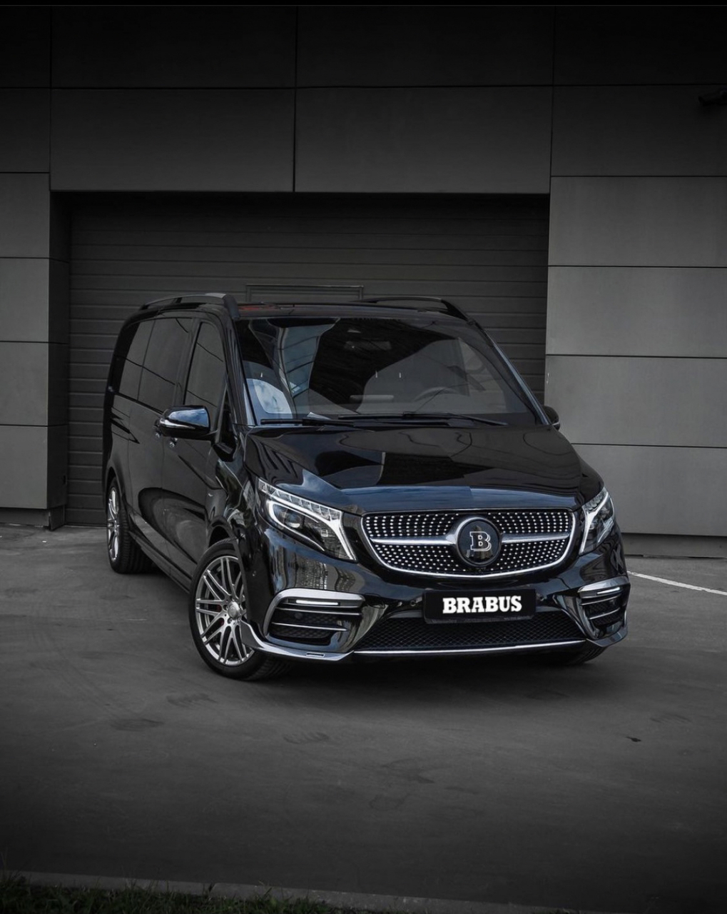 带b字的奔驰商务车v级,堪称最速mpv,简直就是商务车型中的天花板