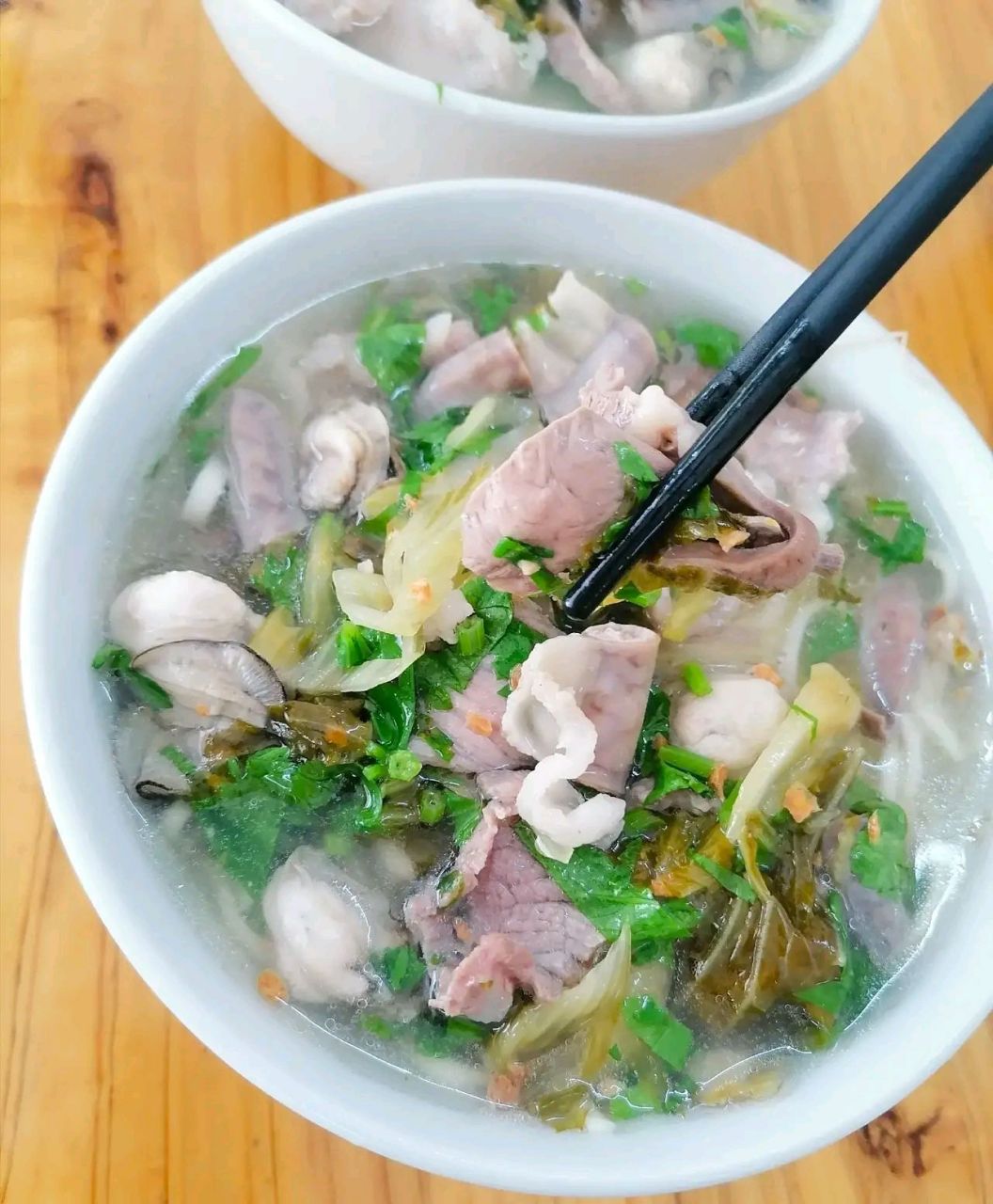 一大碗满满的【猪杂面】,价格15元,里面有猪心