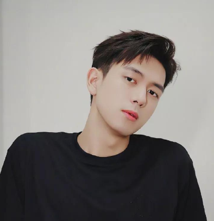 喜欢看美女,喜欢给女星点赞!自制李现疑似与一位漂亮的网红恋爱