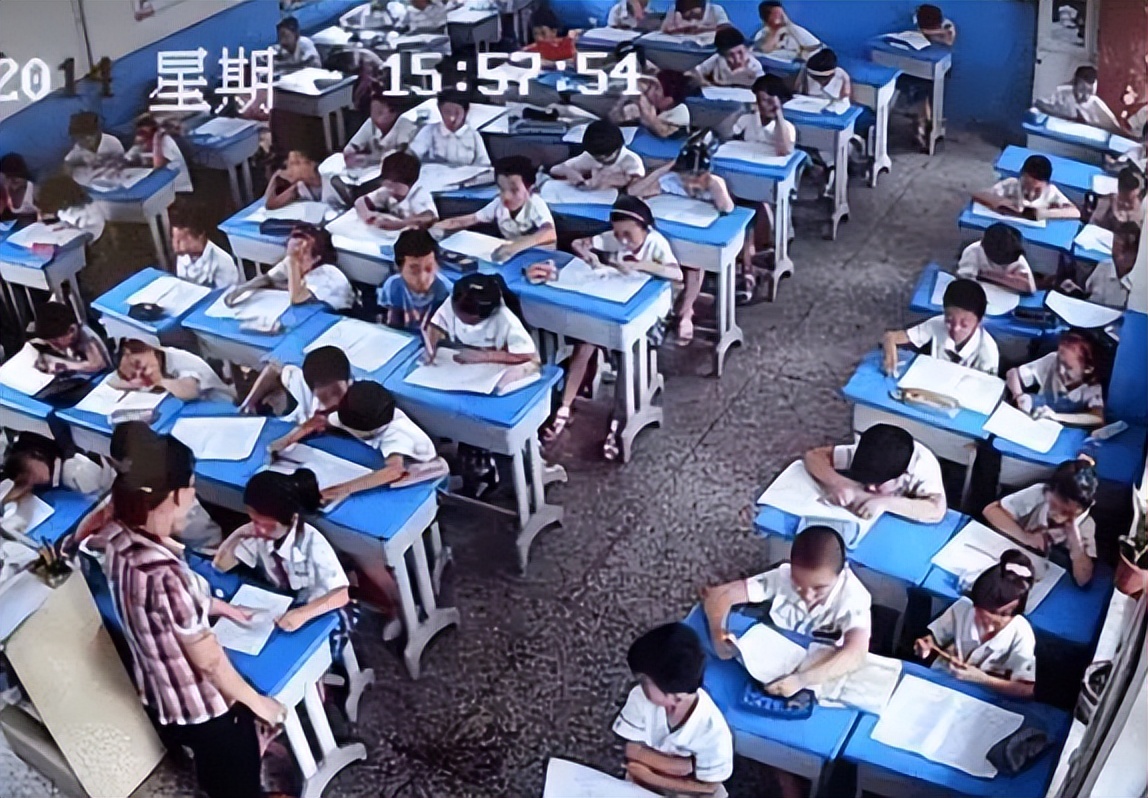 教室监控教室监控摄像头的画面学生上课监控学校监控视角教室监控图片