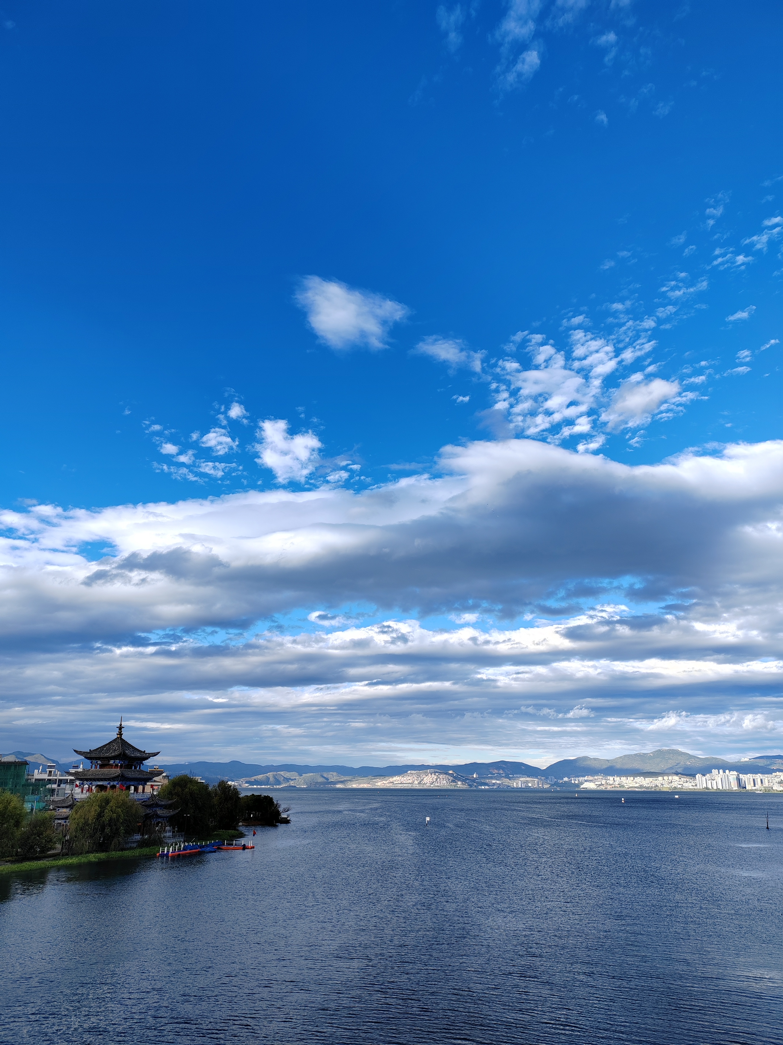 洱海蓝天白云治愈系,大理自然风光摄影图片