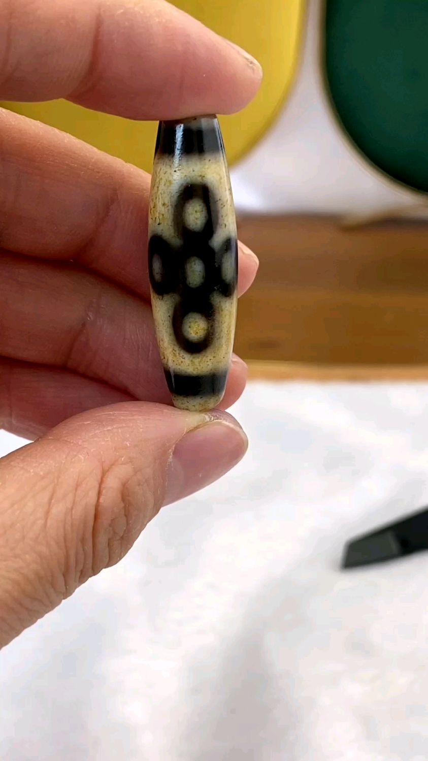 白底黑花,特殊颜色闪电五眼天珠-度小视