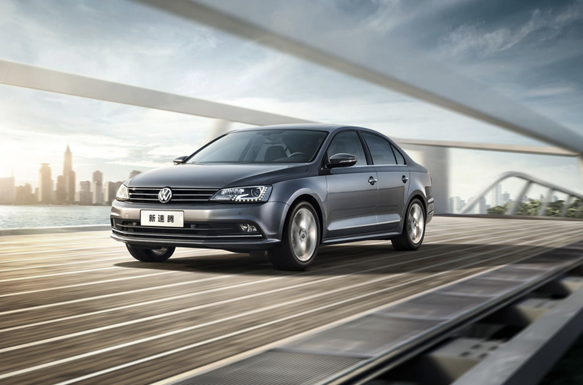 速腾是德国大众在中国的合资品牌,由一汽大众和上海大众共同生产销售.