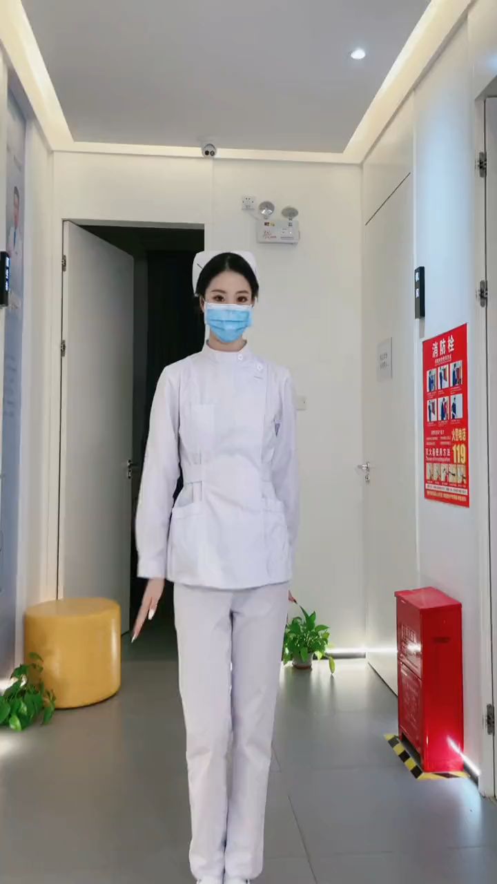 漂亮护士简单戴口罩图片