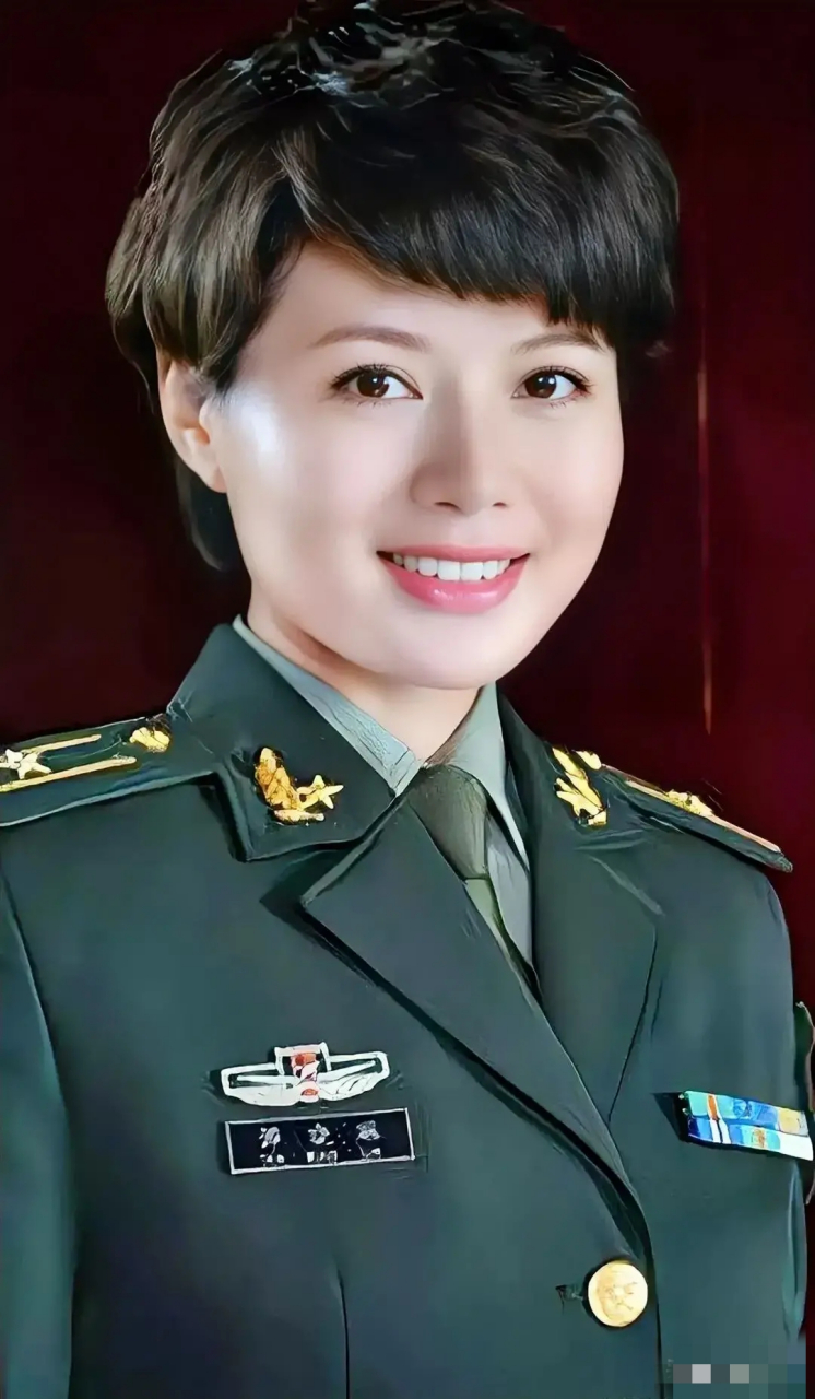 程愫,长相非常出众,给人一种纯天然的美,优雅端庄,温婉大气,不惊艳但