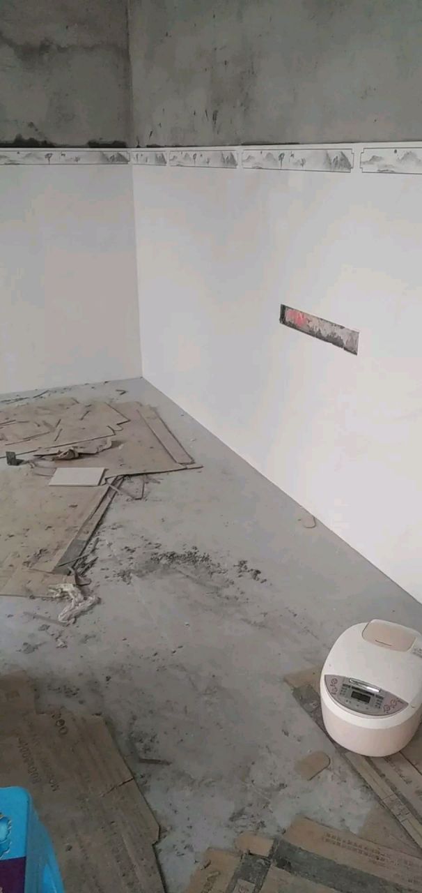 又一次翻车,贴好的墙砖变成了大白墙,选瓷砖的时候多少有些草率了