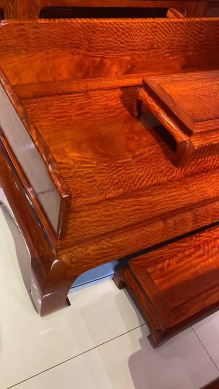 缅甸花梨独板罗汉床,纹理精心挑选,全虎皮纹的效果!