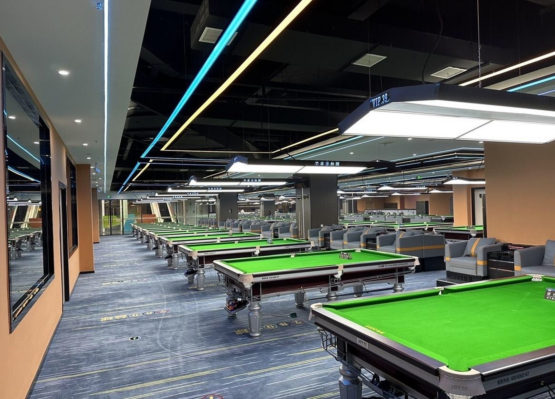 朋友们台球厅快开业了,一经采纳.终生打球免费!