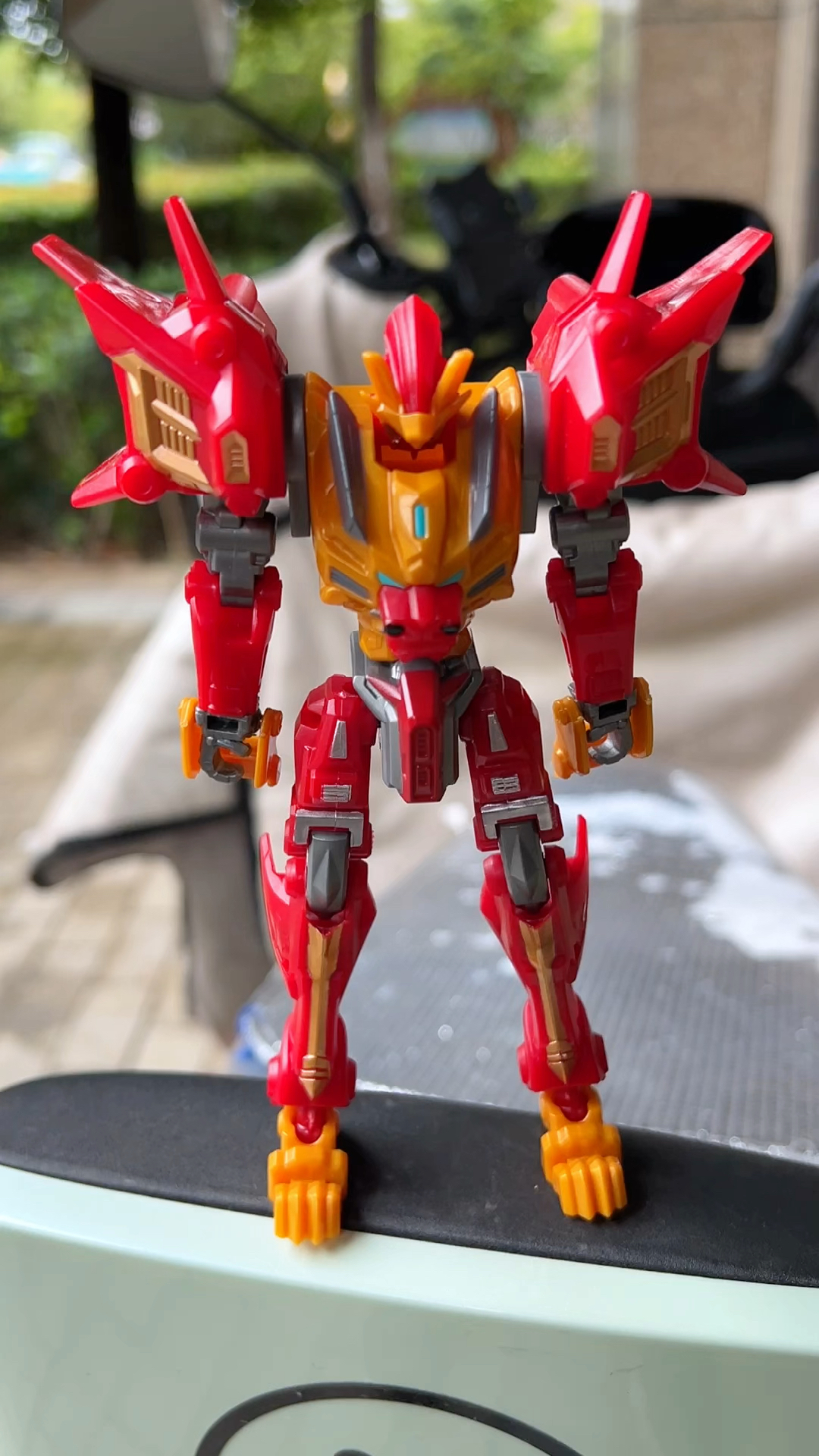 钢铁飞龙3山海神兽录,爆炎狮王变形机器人玩具