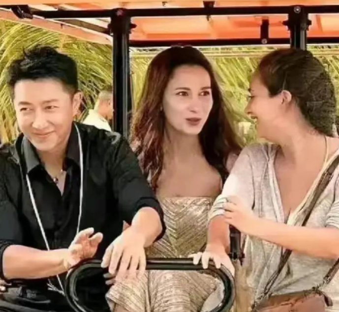 卢靖姗妹妹跟小s都是在有姐夫的陪伴去旅游的,都是沾了姐姐的光