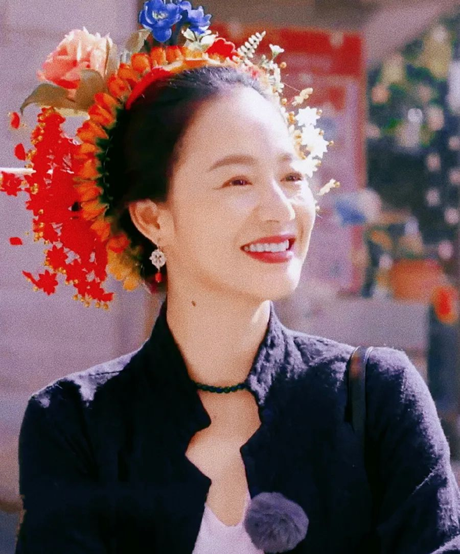 色定步安,舒展从容,越来越欣赏周韵和咏梅,东方美人的静气美