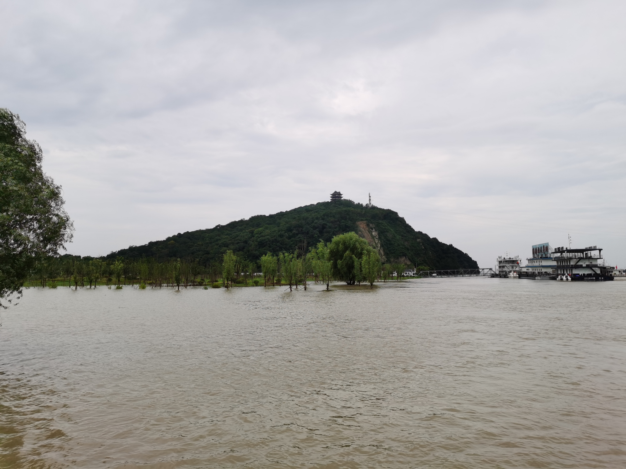 暴雨后的马鞍山滨江公园