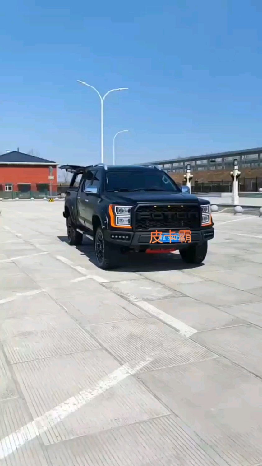 黑色福田大将军皮卡车加装三开门后箱盖