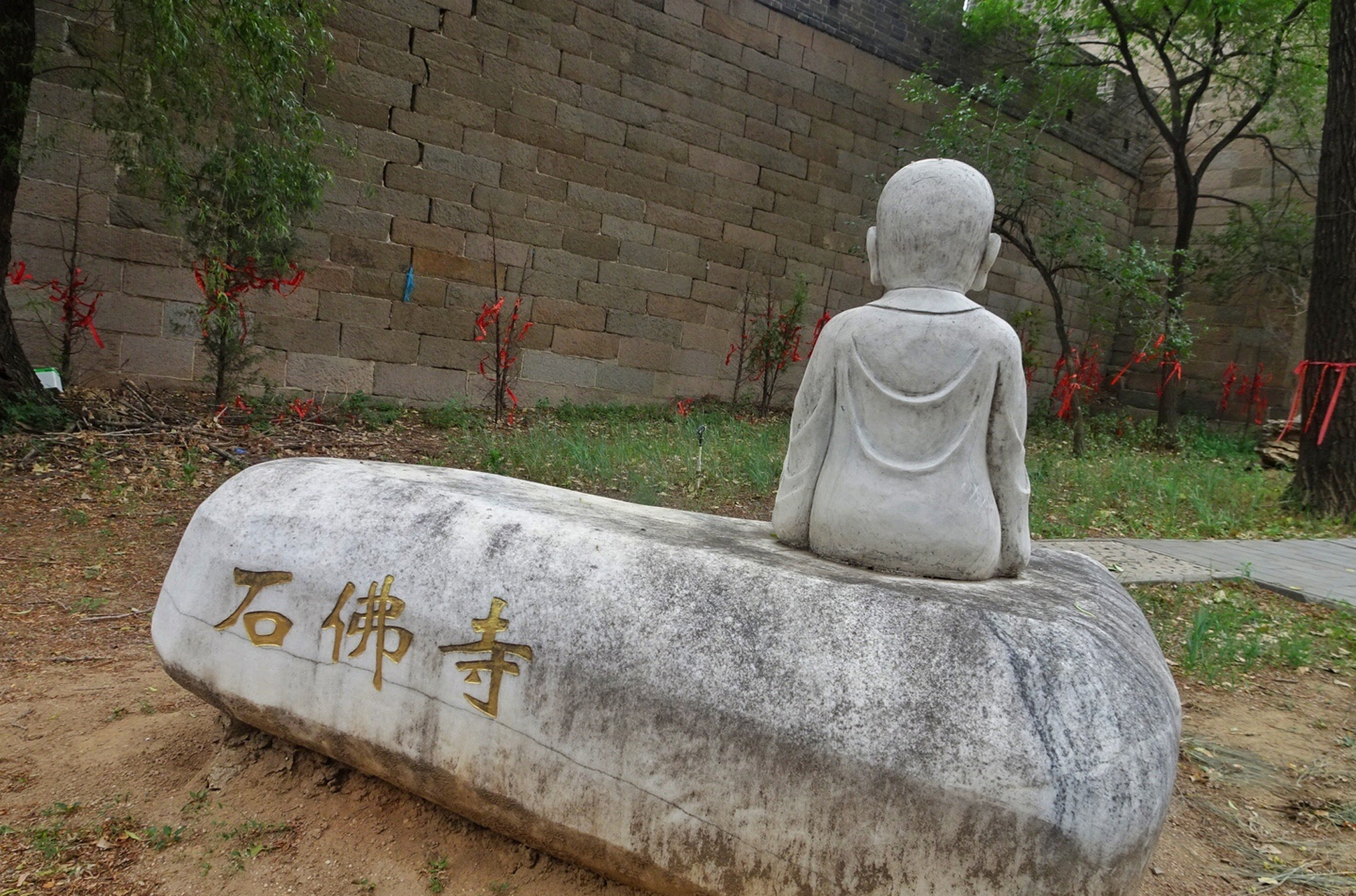 八达岭水关长城旁边的石佛寺,有元代七百多年前的石佛像,还有现代活泼