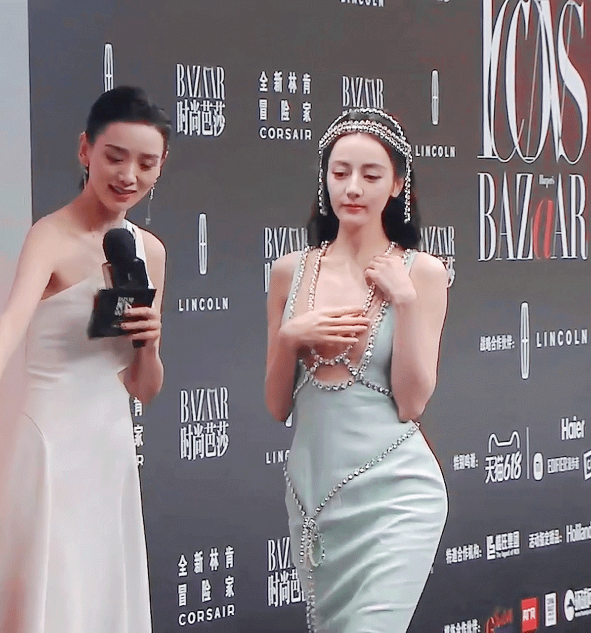 迪丽热巴,刚出水的美人鱼公主给你飞吻.