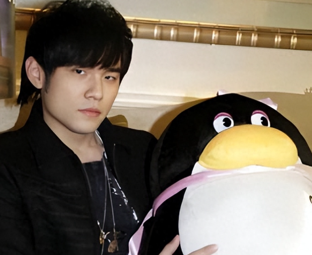 周杰伦的婚礼新娘爆红,粉丝涨5w,门票卖到4w,身边人眼睛都亮了