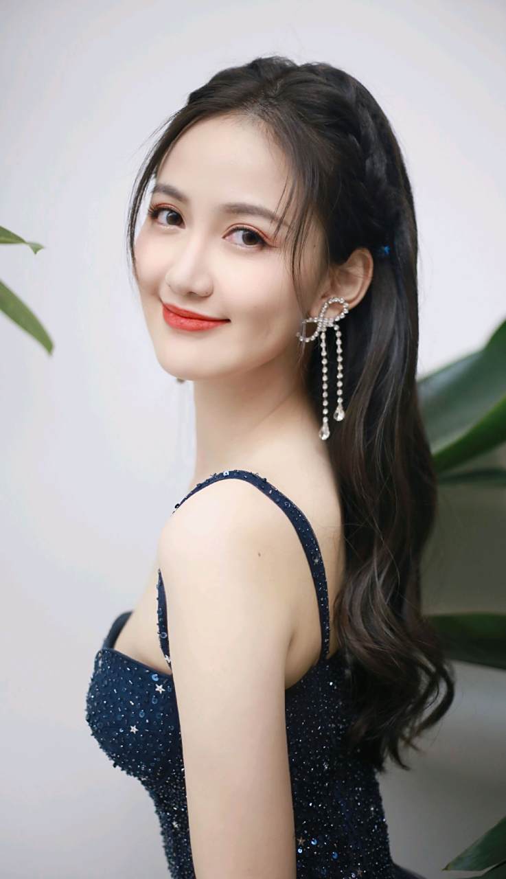 极品美女马萱礼服写真