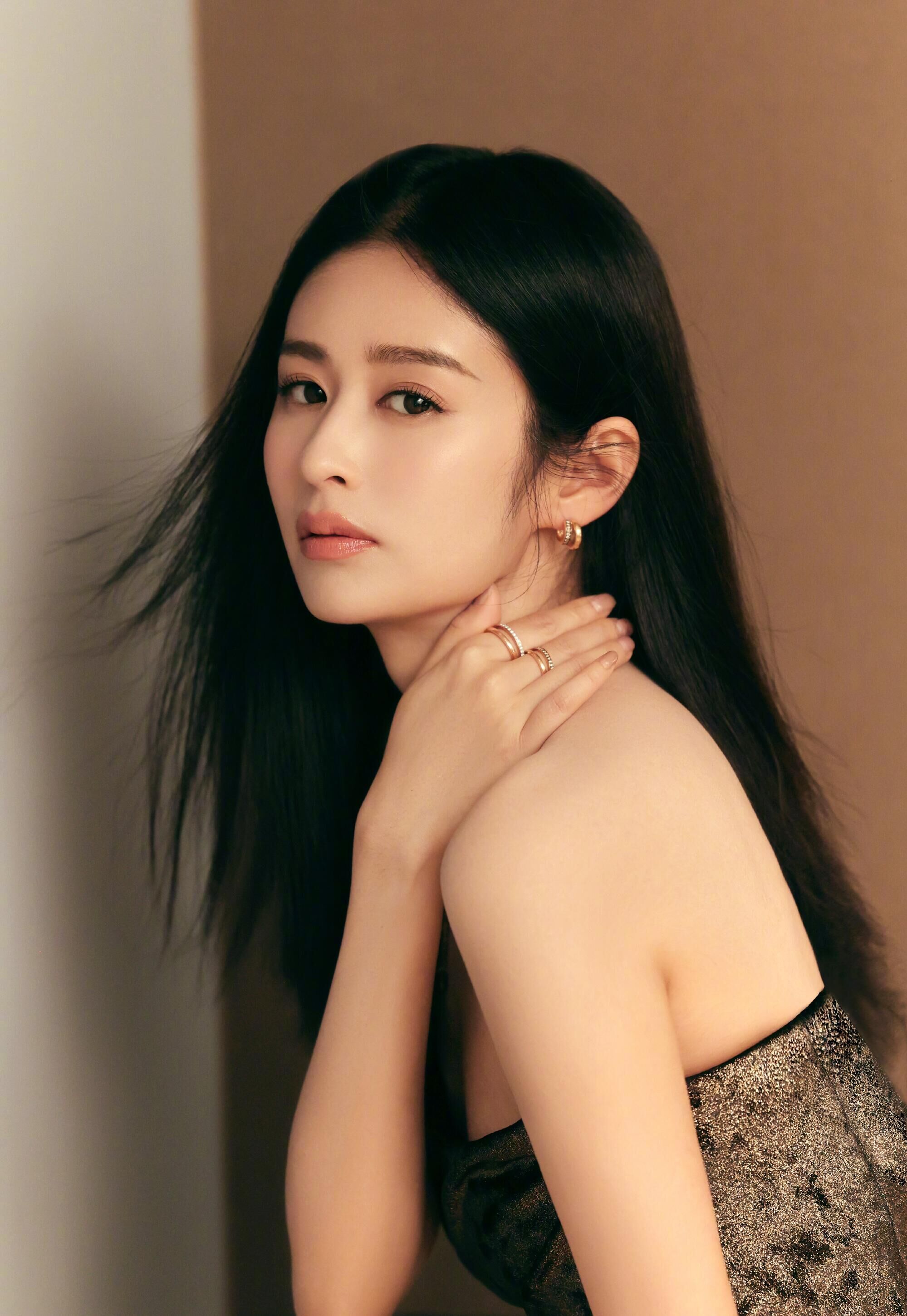 颖儿瘦下来是真美!穿"蛇皮裙"还能看见一堆褶皱,真时髦