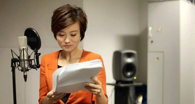 上海电视台主播赵雅楠,长相花容月貌,网友道:她有真性情!