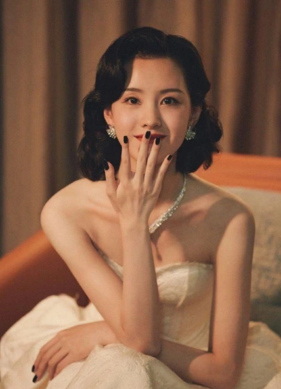 陈都灵复古港风写真图.