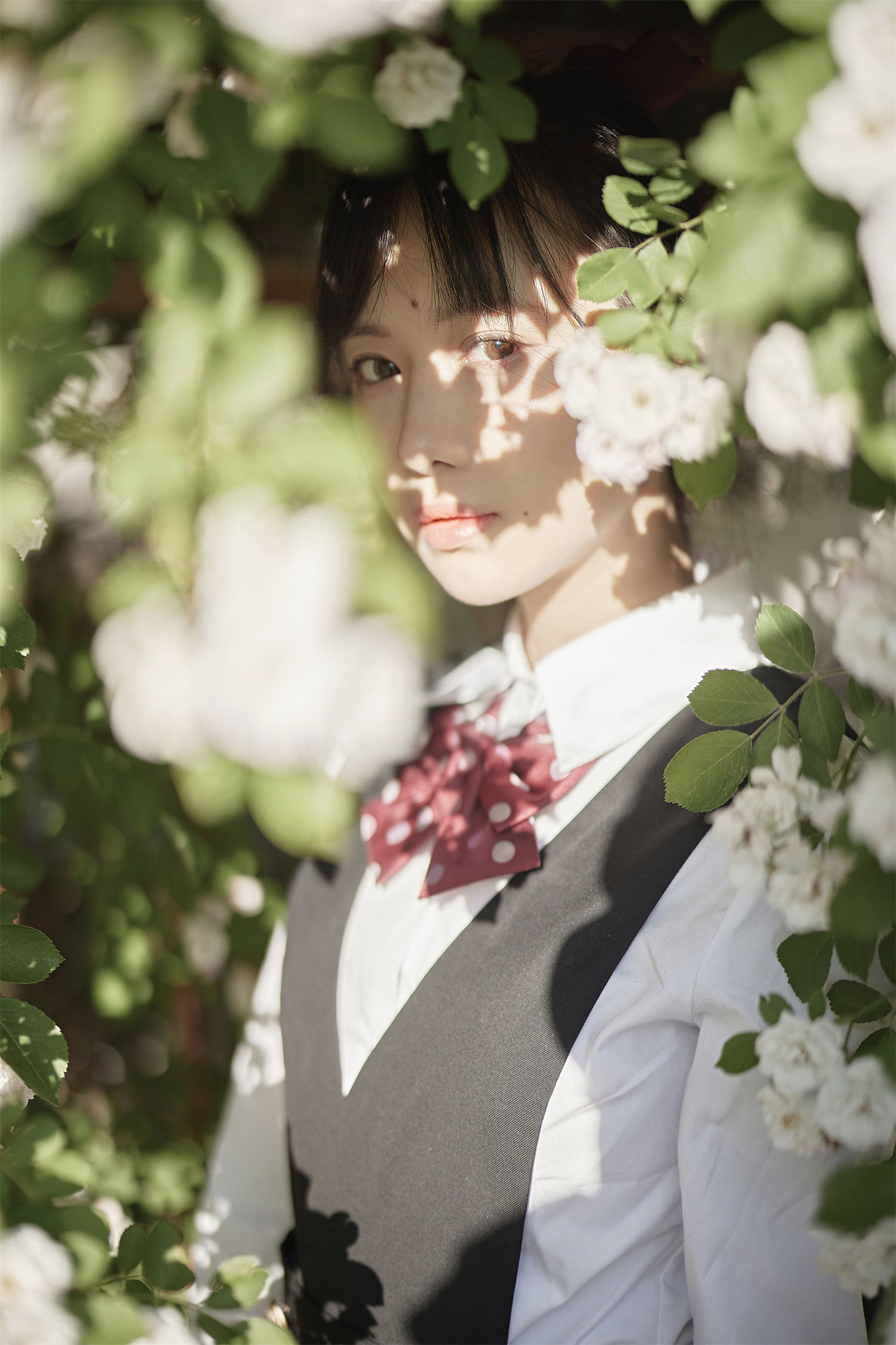 Shika小鹿鹿微博图片，蔷薇JK站在绽开的春天里