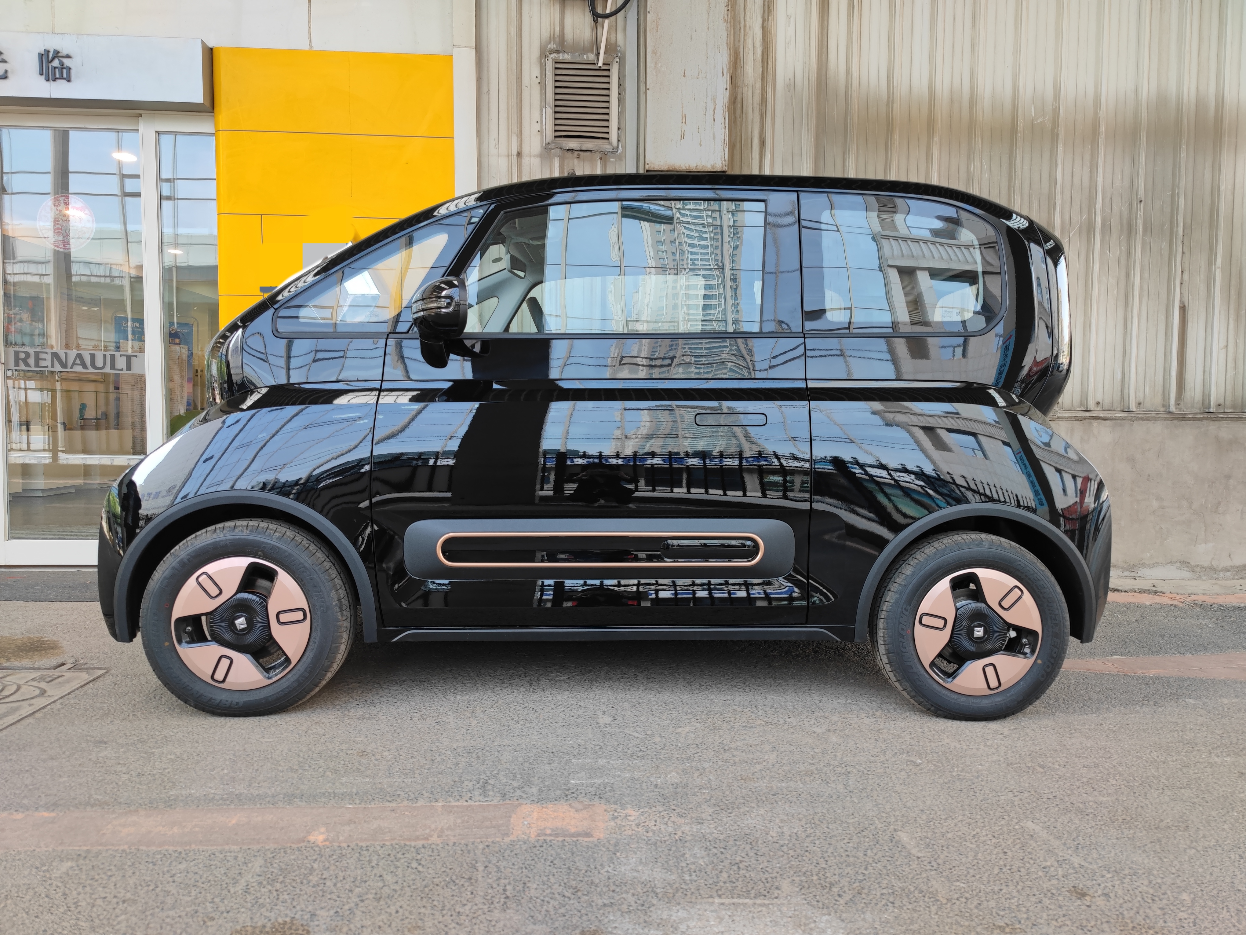 适合跟闺蜜出行的电动车推荐宝骏kiwiev