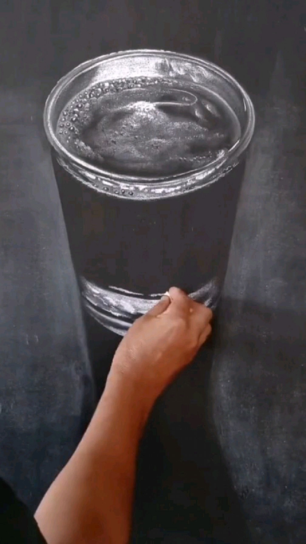 粉笔画个杯子(来源:柴把子)
