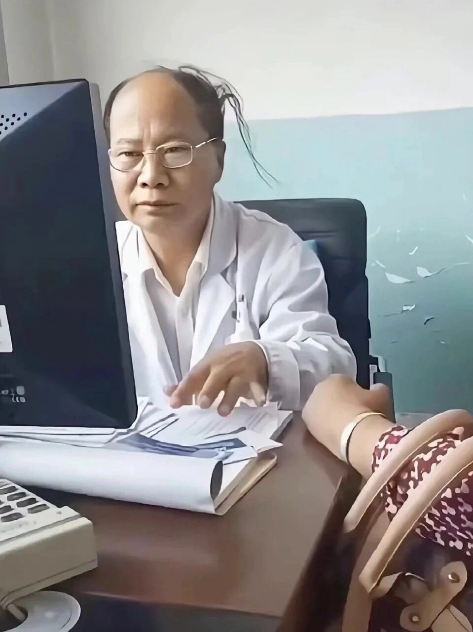 朋友说这个医生治疗脱发很牛 可是我咋就不信呢?