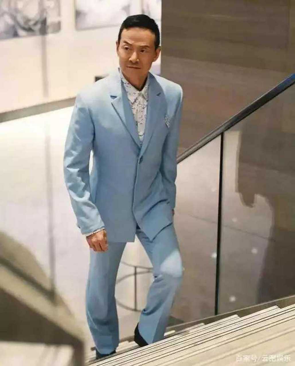 《封神》里闻仲的扮演者吴兴国,戏剧科班出身,角色霸气侧漏!