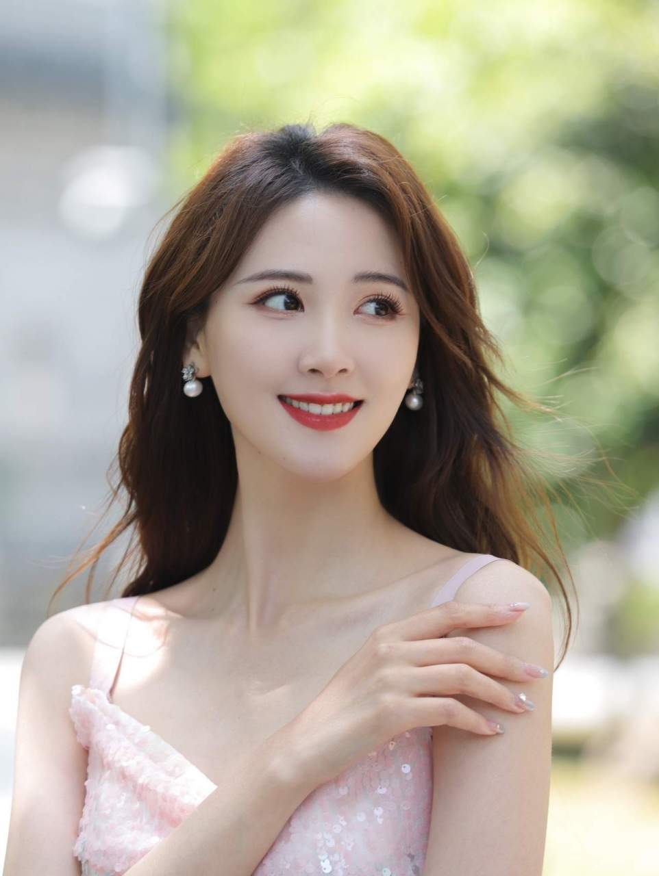 李丹儿,她是主持界的颜值天花板,新一代的央视女神!