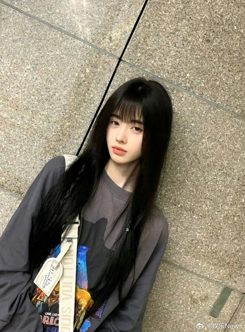 鞠婧祎黑长直齐刘海造型,白月光校花学姐#鞠婧祎