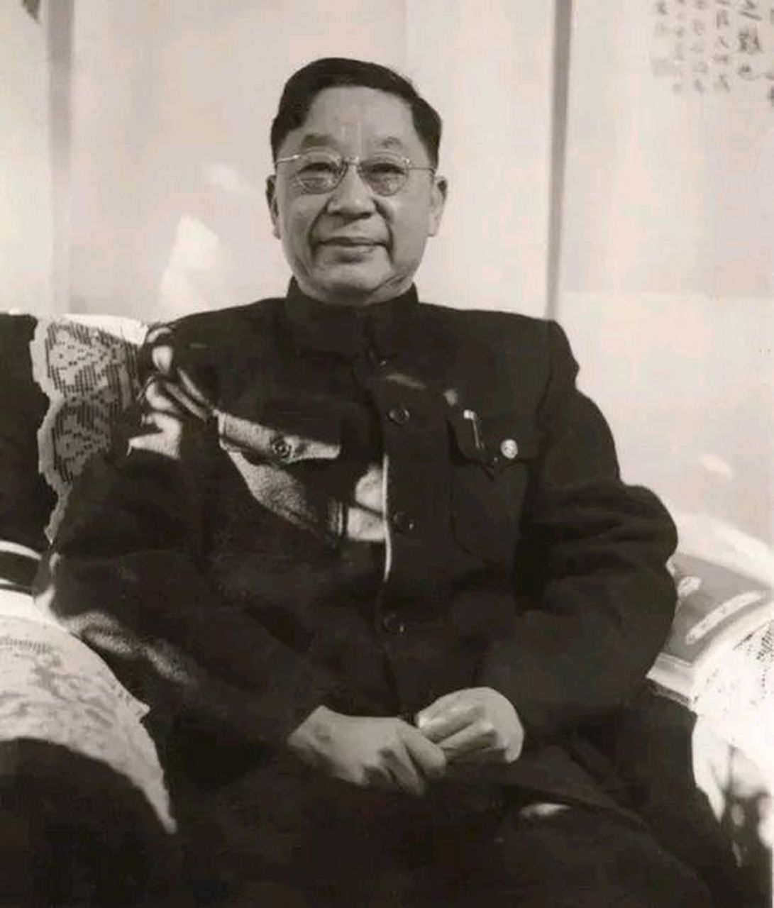 无处可去的老舍来到了北京太平湖,他在这里坐了一