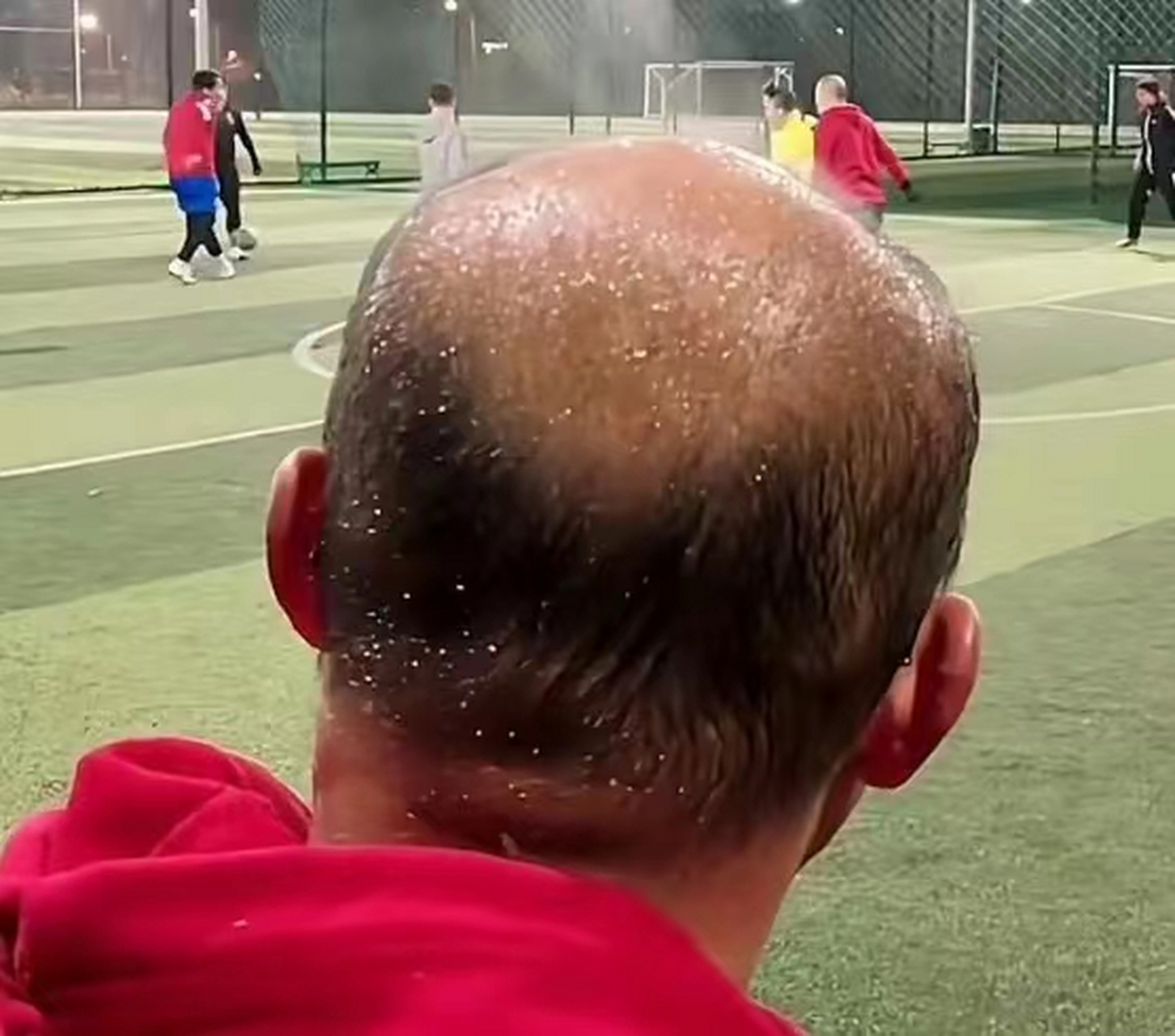 大爷头顶都冒烟了