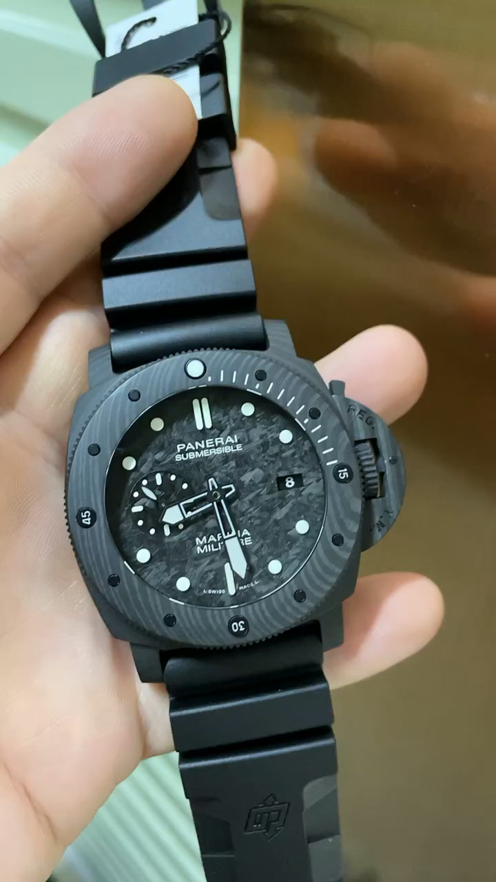 沛纳海黑武士,运动时尚的款式备受型男喜爱