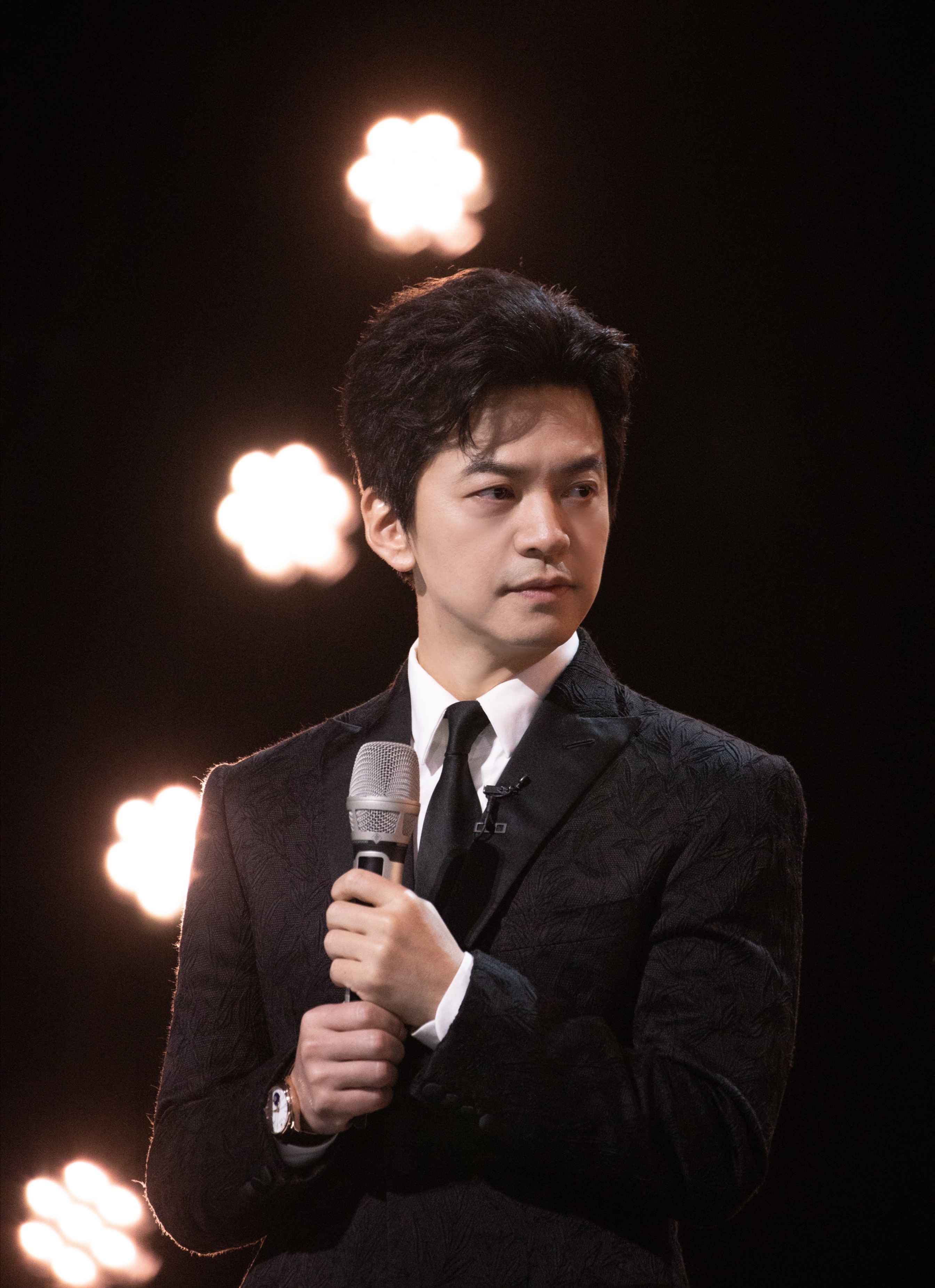 李健迷惘多好谁也活不太明白迷惘是自我认知的开始;通透
