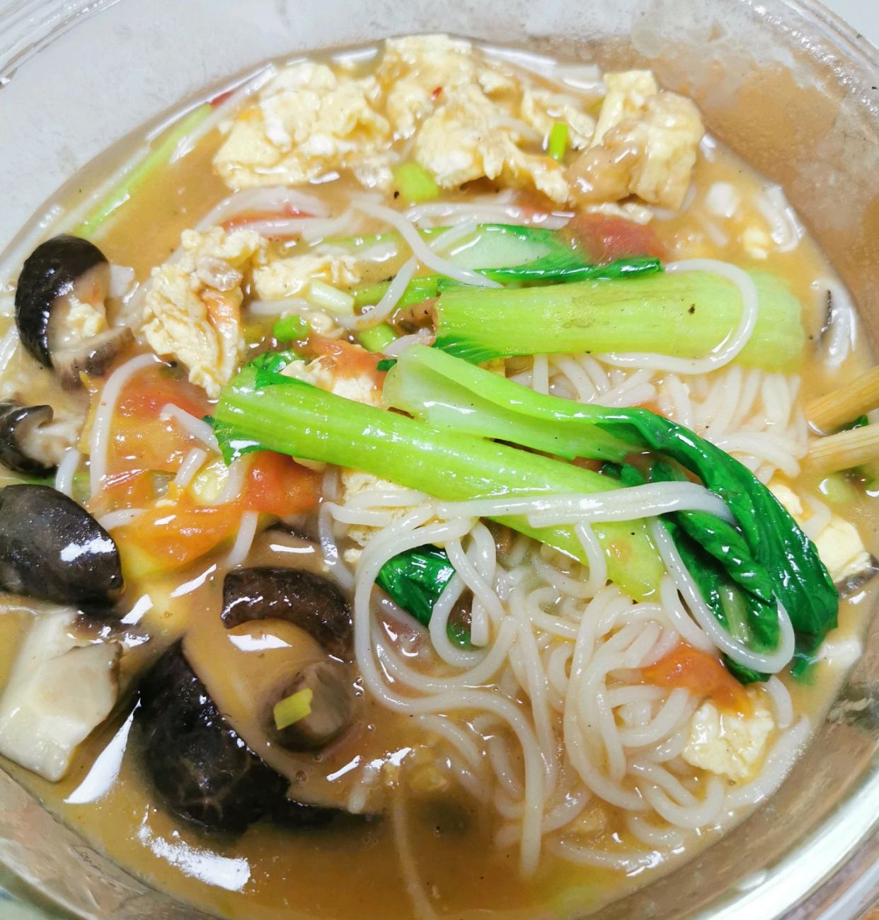 香菇蕃茄鸡蛋面的秘诀,一把炒面味道大变!