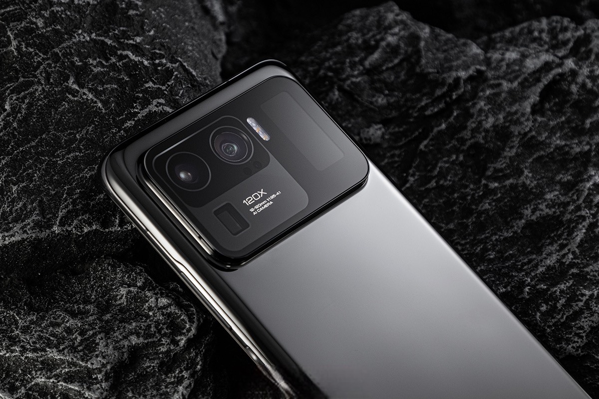 小米11奥创的开箱美图陶瓷黑,不输白色和大理石纹,神秘且酷!