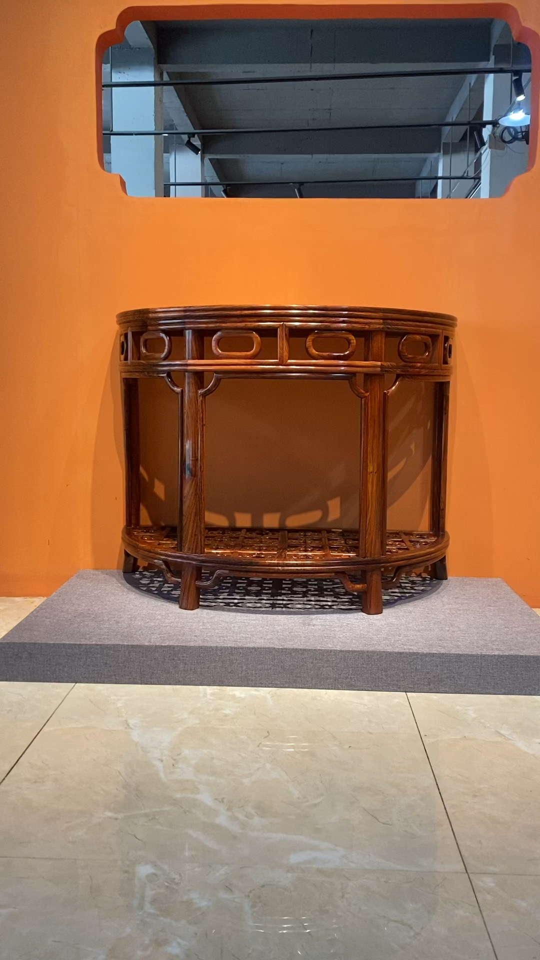 黄花梨半圆花架,现在价值多少