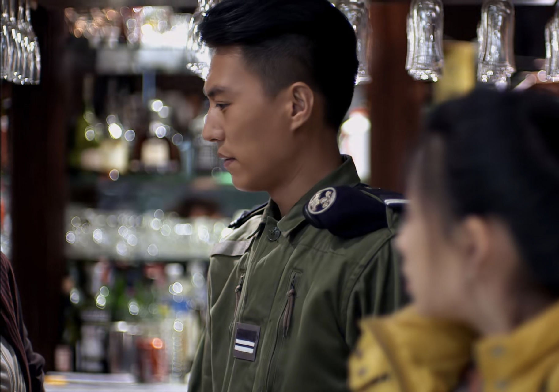 靳东的颜值巅峰,应该是在《温州一家人》吧!