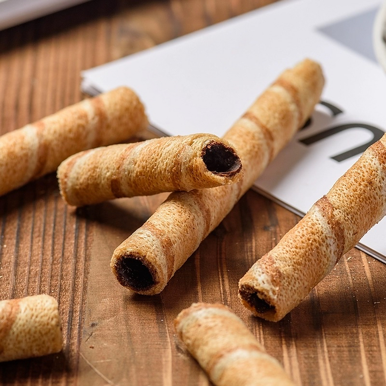 卜珂黑巧克力夹心卷蛋卷美味可口,0方式脂肪酸,巧克力夹心口感真的棒!