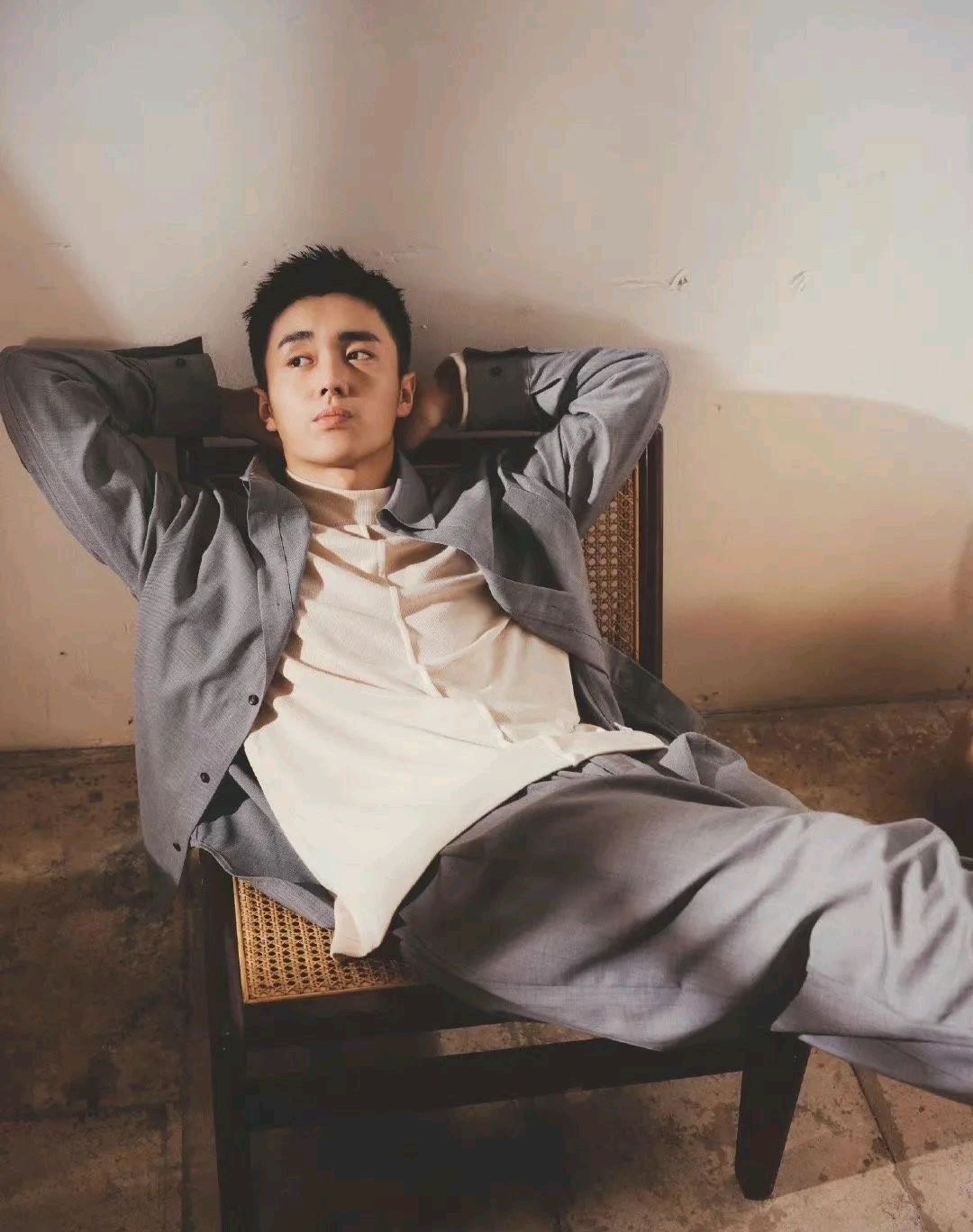 "公零天花板"翟子路终于露面了!这位黑皮肌肉男子真是硬朗有力