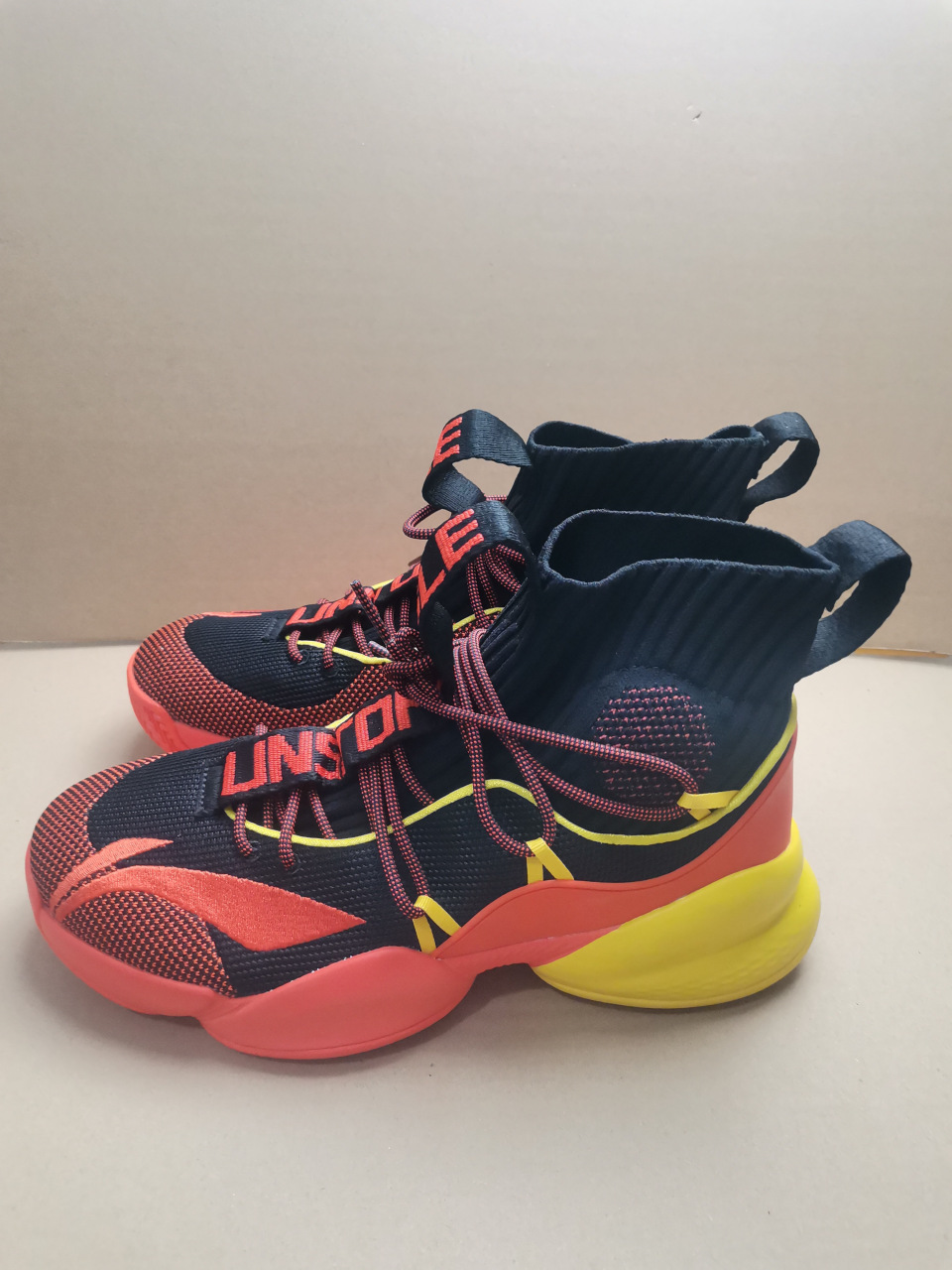 李宁44码空袭5篮球鞋全新 正品全新,没有原盒,内长280,没穿过.