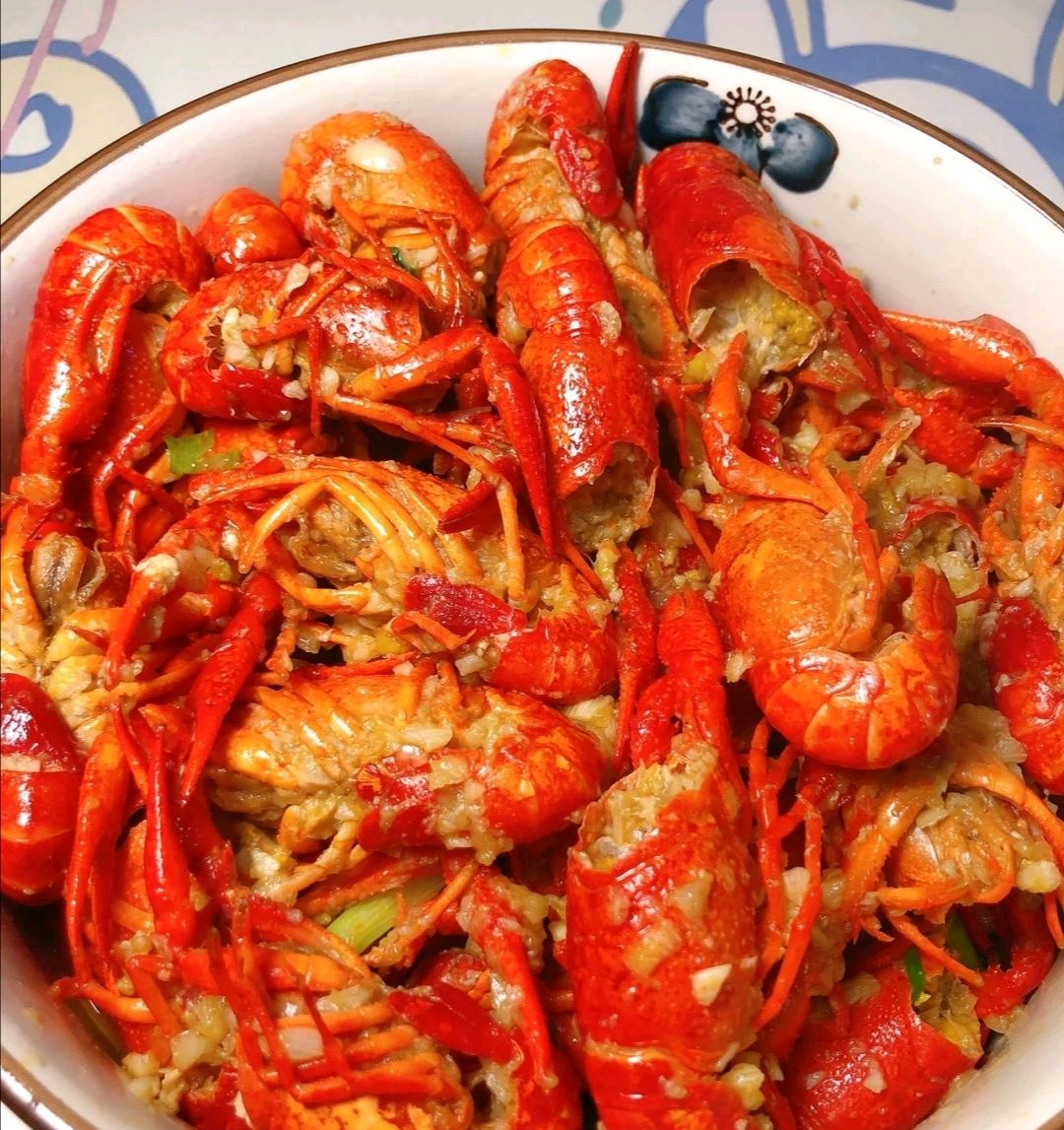 一看就会,一学不废的自制家庭版蒜蓉小龙虾!