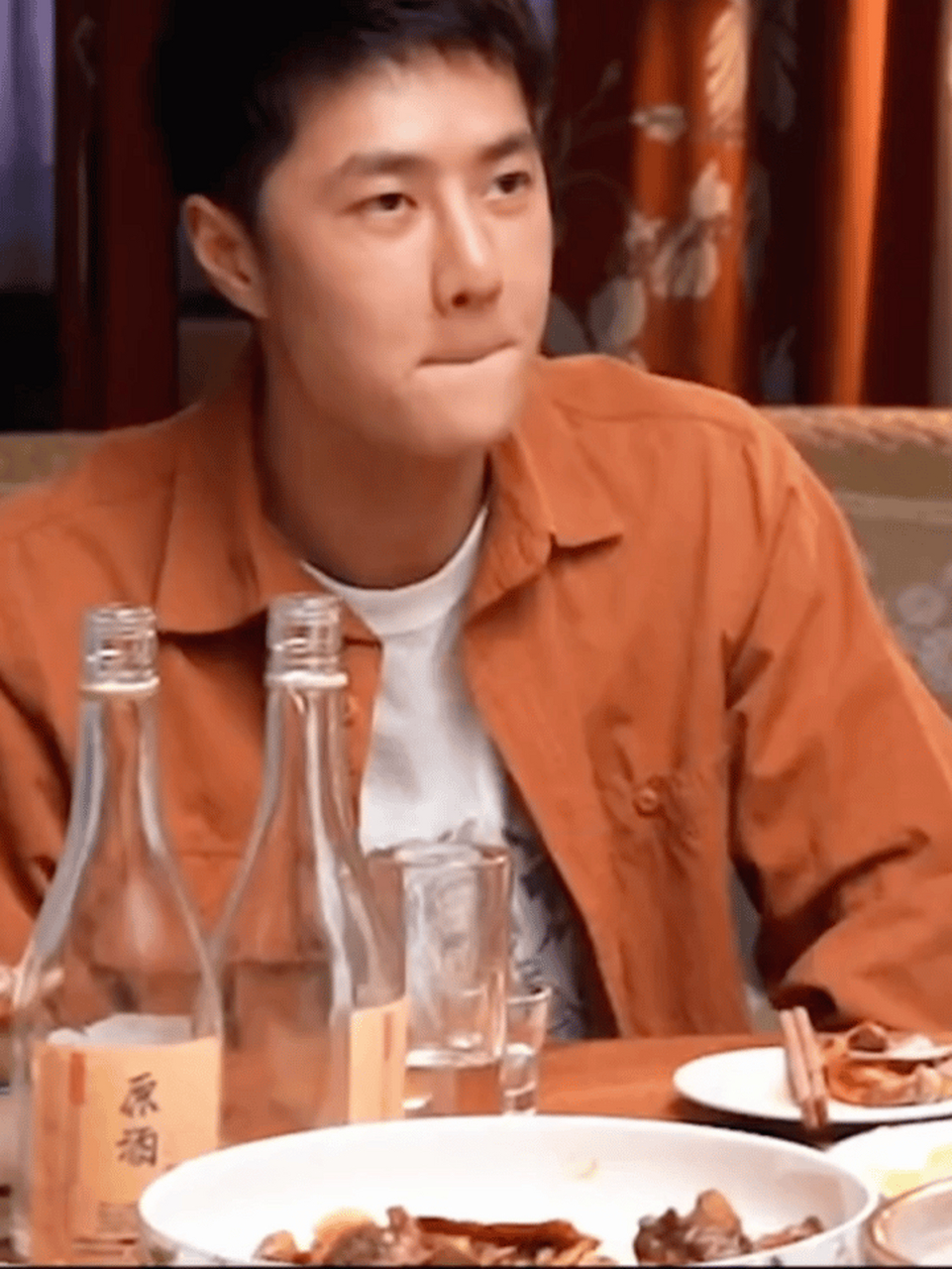 博哥喝酒的样子怎么这么帅#王一博
