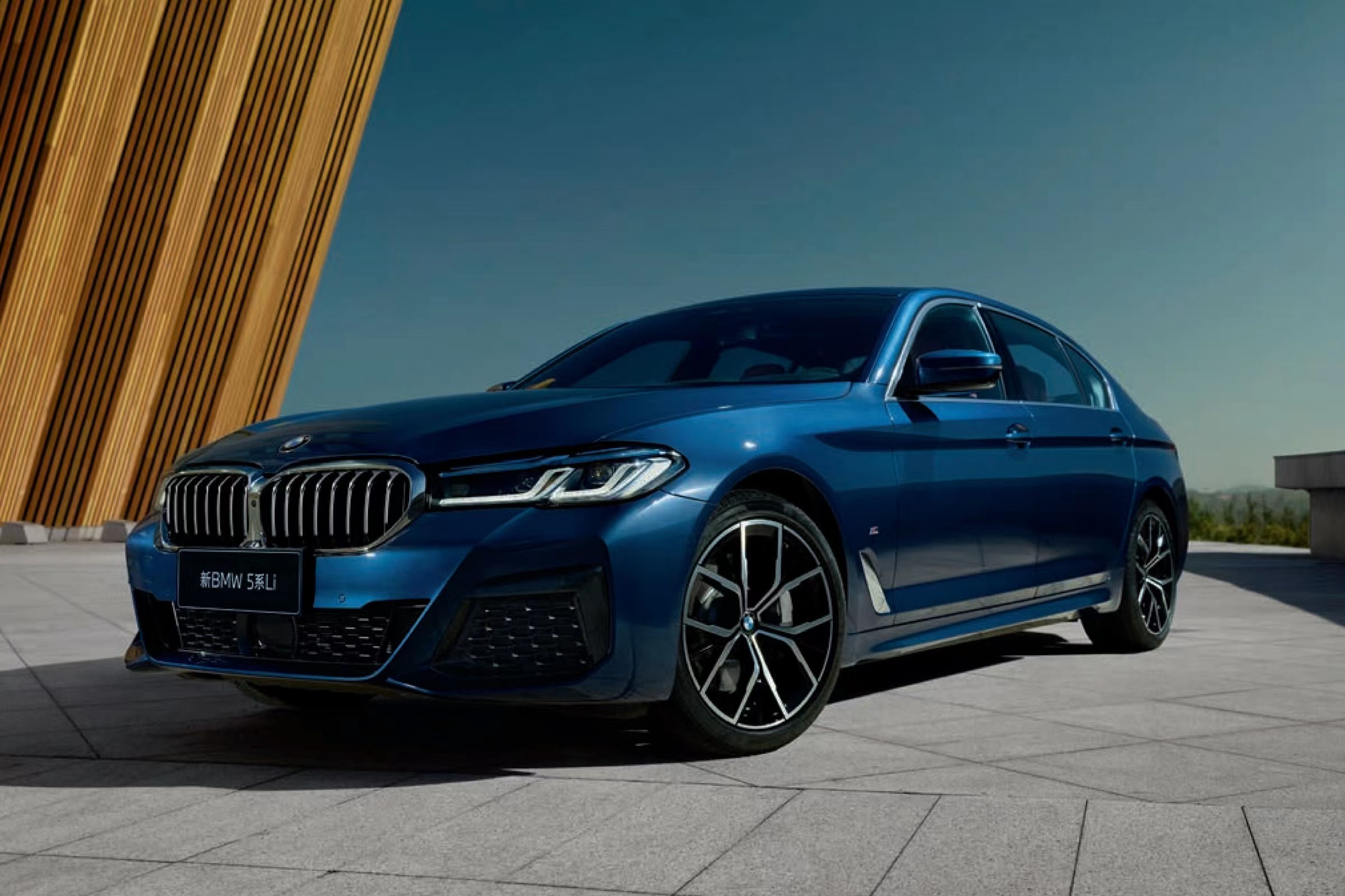 奔驰e300l,宝马530i,奥迪a6l,过年租哪个开回家有面子?